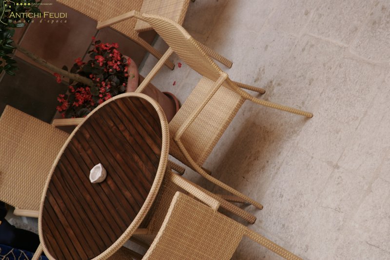 Il Cortile e il Bar — Antichi Feudi, Teggiano