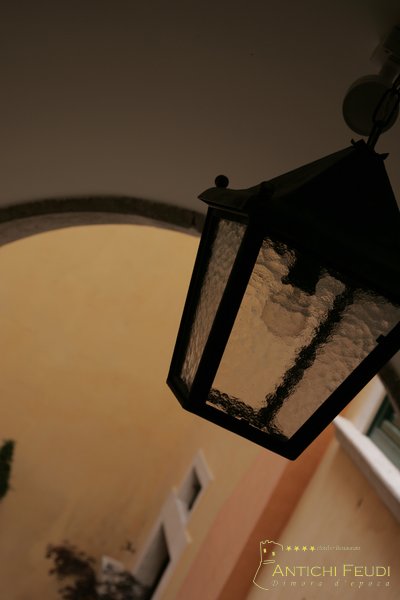 Tredici stanze, tredici casate — Antichi Feudi, Teggiano