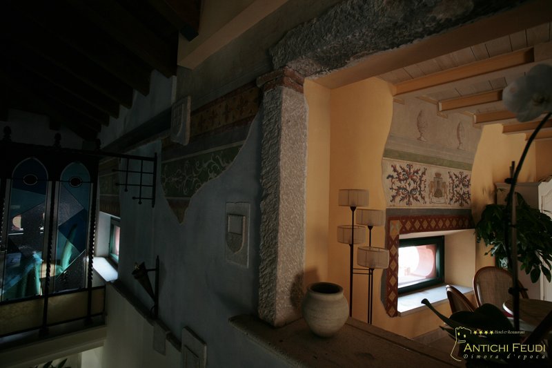 Tredici stanze, tredici casate — Antichi Feudi, Teggiano